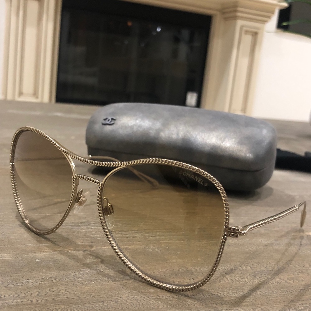 MINT CONDITION CHANEL SUNGLASSES
